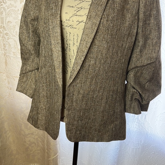 Blazer - Picture 3 of 5